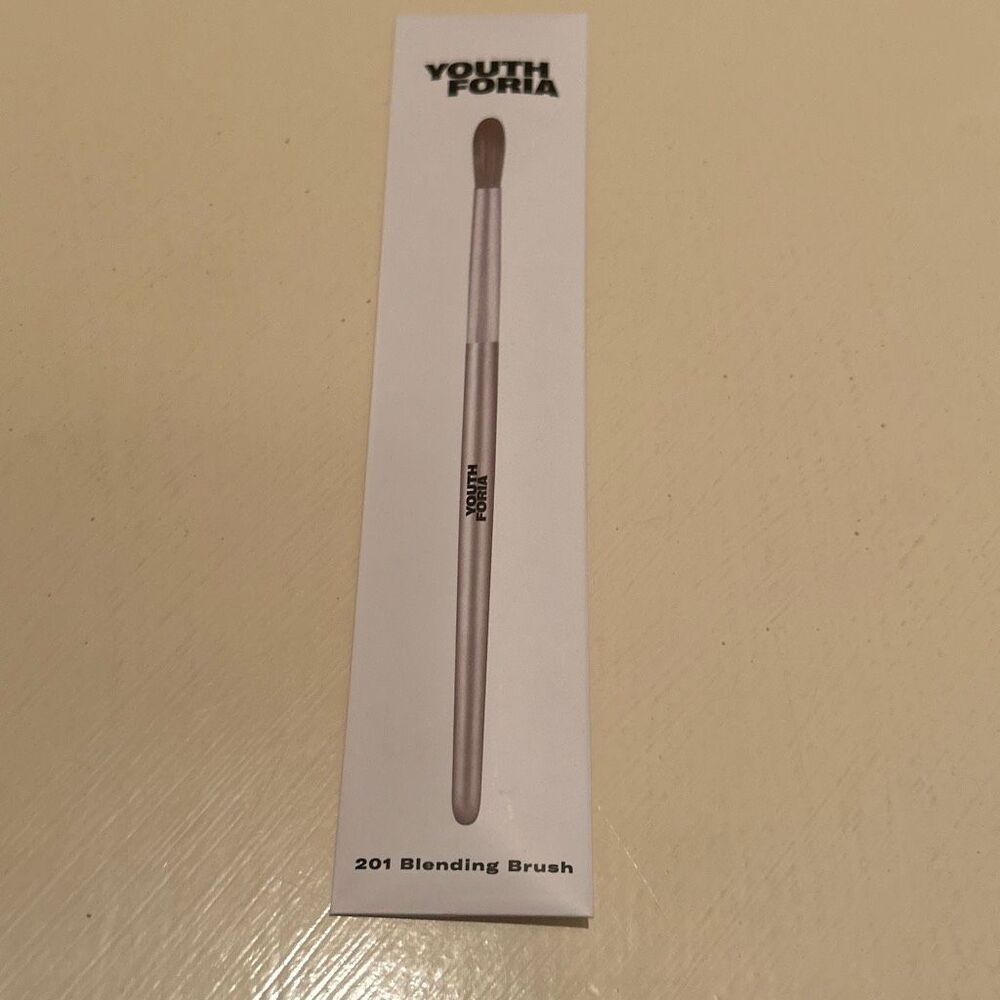 Youthforia 201 Blending Brush Multiuse Eyes Eyeshadow Contour Highlight Blush